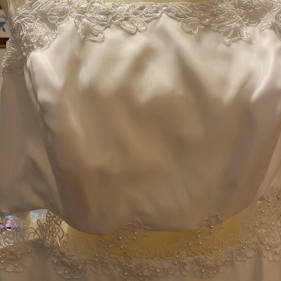 #25) Wedding Gown: Pearl Keep - Picture 6 of 10